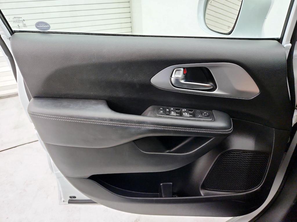 used 2020 Chrysler Pacifica car, priced at $26,998