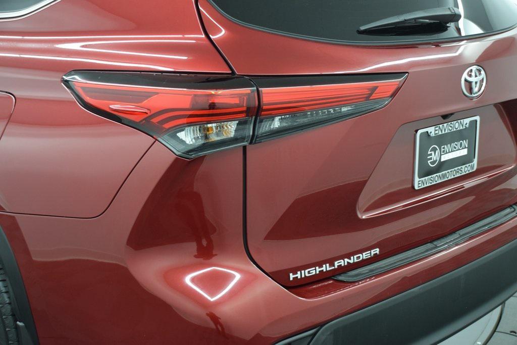 used 2023 Toyota Highlander car, priced at $33,999