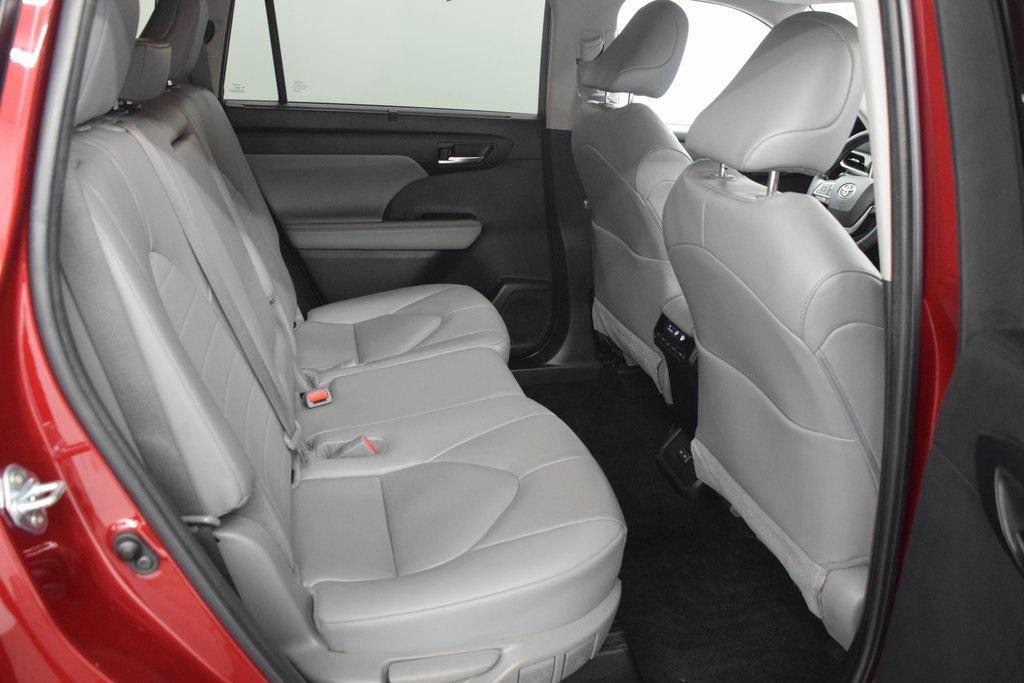 used 2023 Toyota Highlander car, priced at $33,999