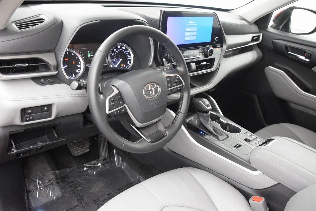 used 2023 Toyota Highlander car, priced at $33,999