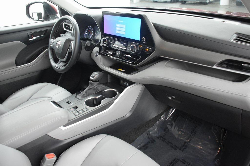 used 2023 Toyota Highlander car, priced at $33,999