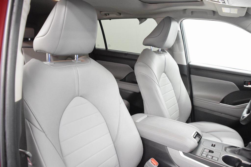 used 2023 Toyota Highlander car, priced at $33,999