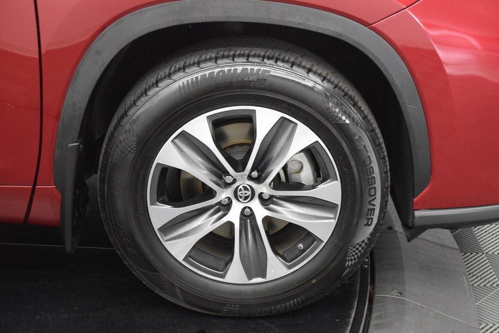 used 2023 Toyota Highlander car, priced at $33,999