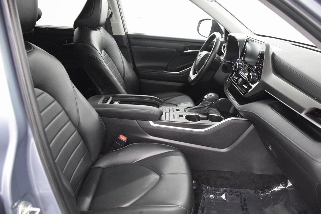 used 2022 Toyota Highlander car, priced at $31,430