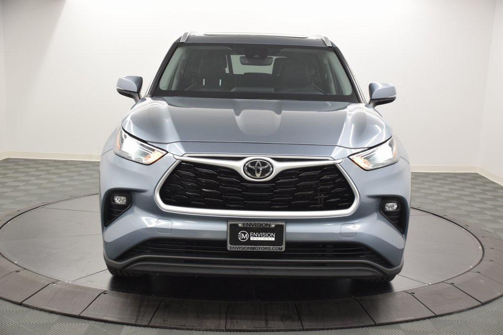used 2022 Toyota Highlander car, priced at $31,430