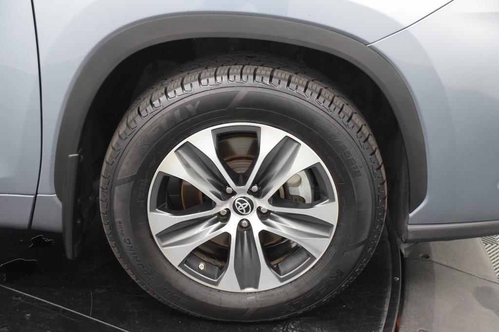used 2022 Toyota Highlander car, priced at $31,430