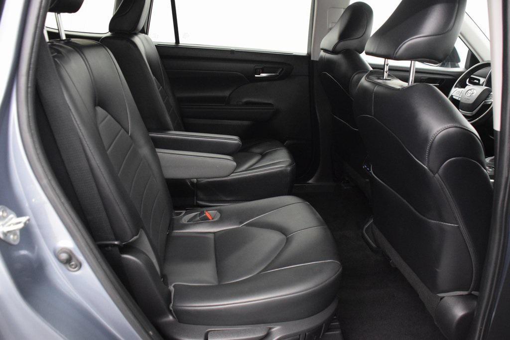 used 2022 Toyota Highlander car, priced at $31,430