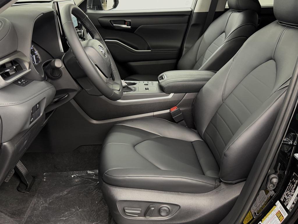 new 2025 Toyota Highlander car