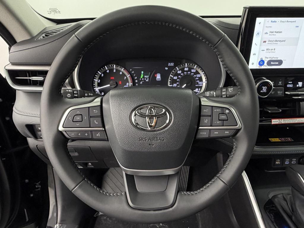 new 2025 Toyota Highlander car