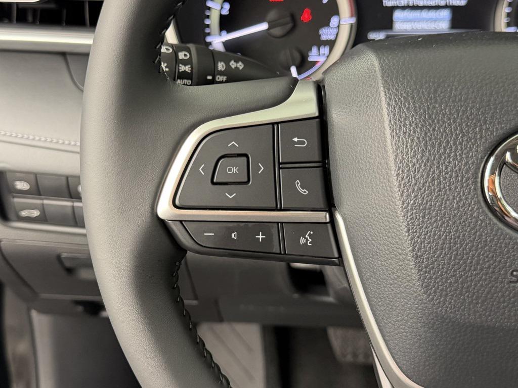 new 2025 Toyota Highlander car