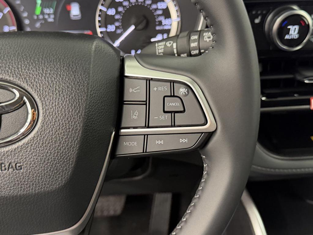 new 2025 Toyota Highlander car