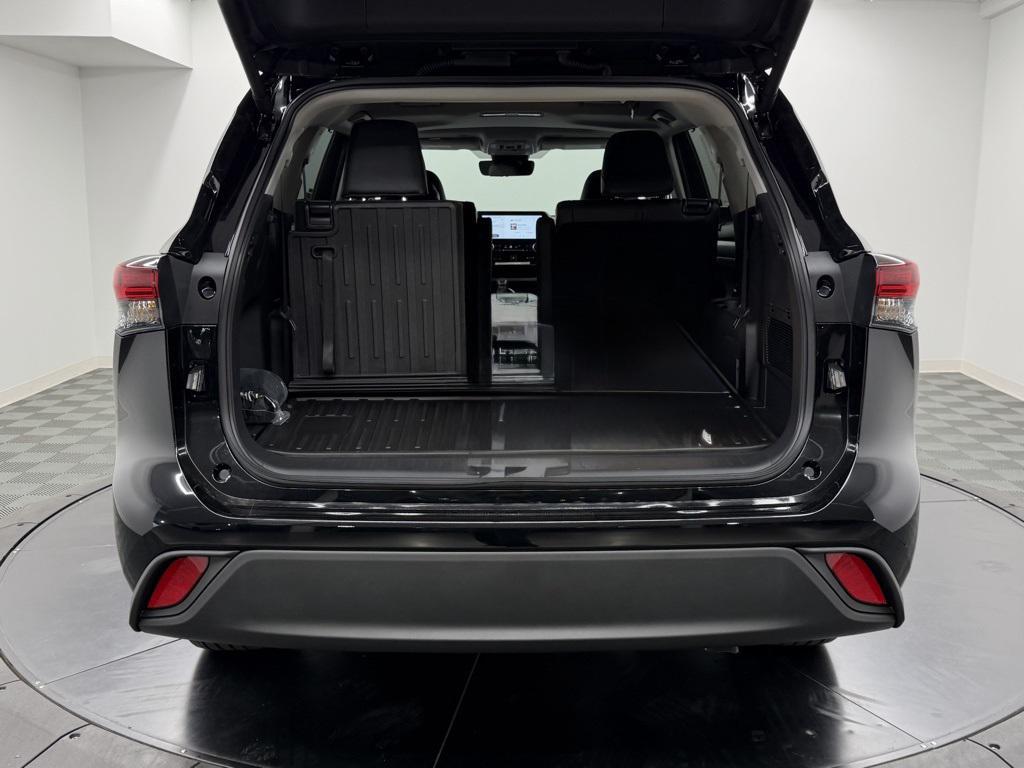 new 2025 Toyota Highlander car