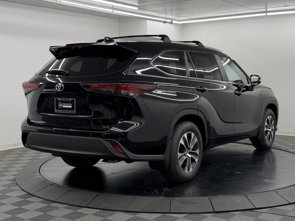 new 2025 Toyota Highlander car