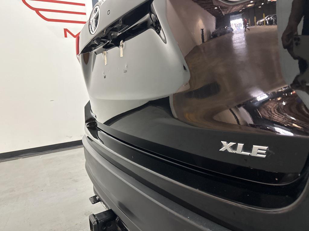used 2018 Toyota Highlander car, priced at $21,900