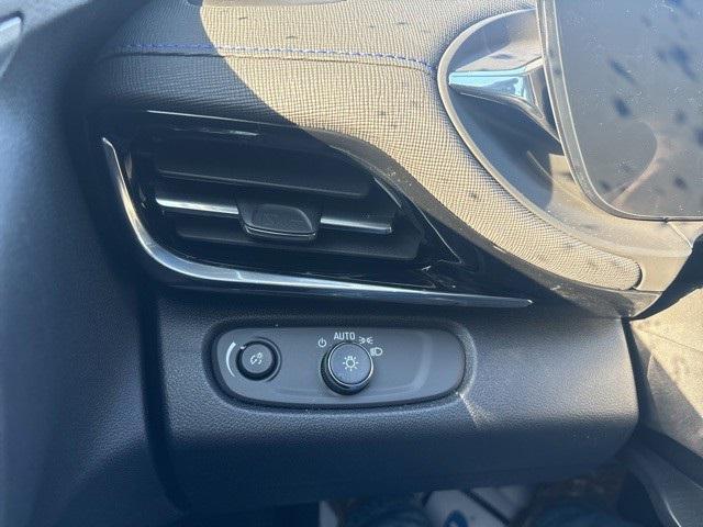 new 2025 Buick Envista car, priced at $28,530