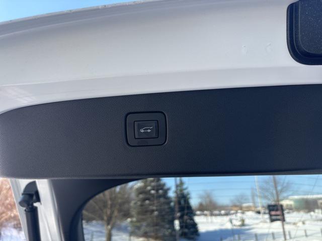 new 2025 Buick Envista car, priced at $28,530