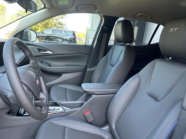 new 2025 Buick Encore GX car, priced at $30,569