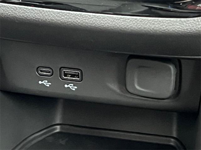 new 2025 Buick Envista car, priced at $26,981