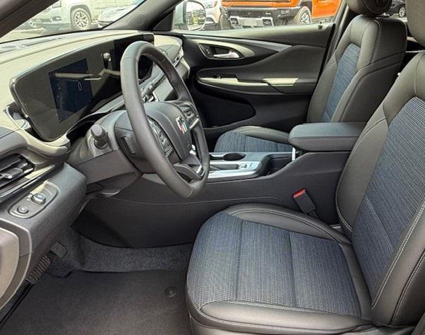 new 2025 Buick Envista car, priced at $26,443