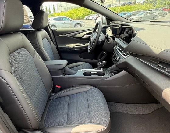 new 2025 Buick Envista car, priced at $25,480