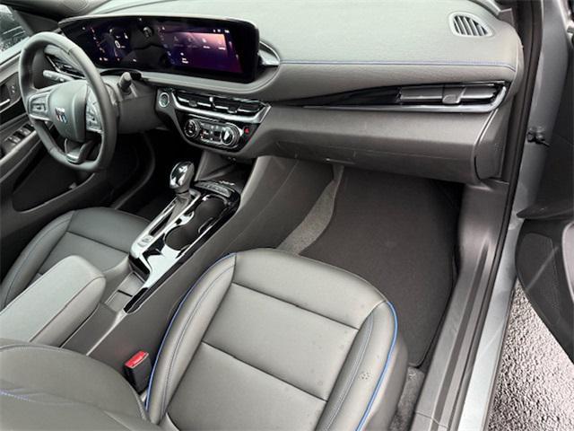 new 2025 Buick Envista car, priced at $29,440