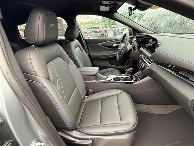 new 2025 Buick Envista car, priced at $29,440
