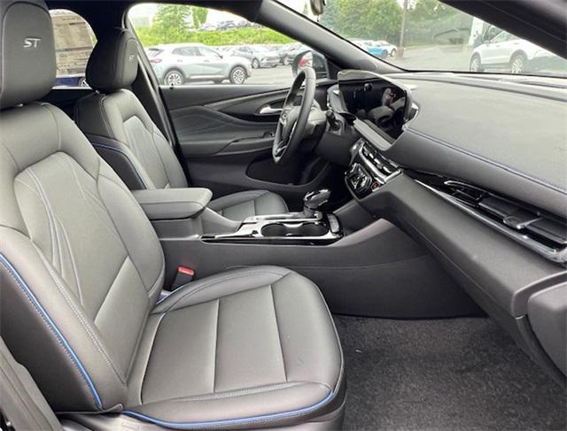 new 2025 Buick Envista car, priced at $27,454