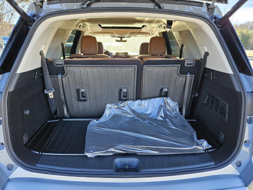 new 2025 Nissan Pathfinder car, priced at $49,290