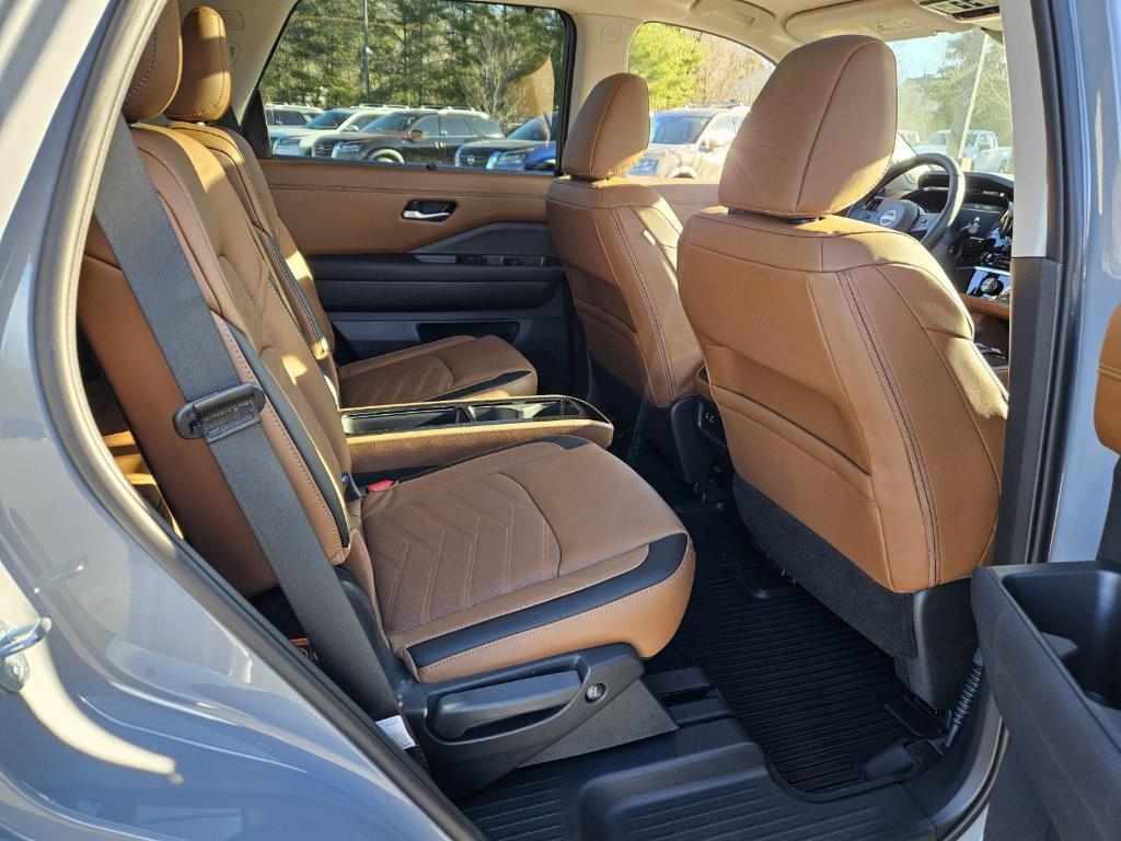 new 2025 Nissan Pathfinder car, priced at $49,290