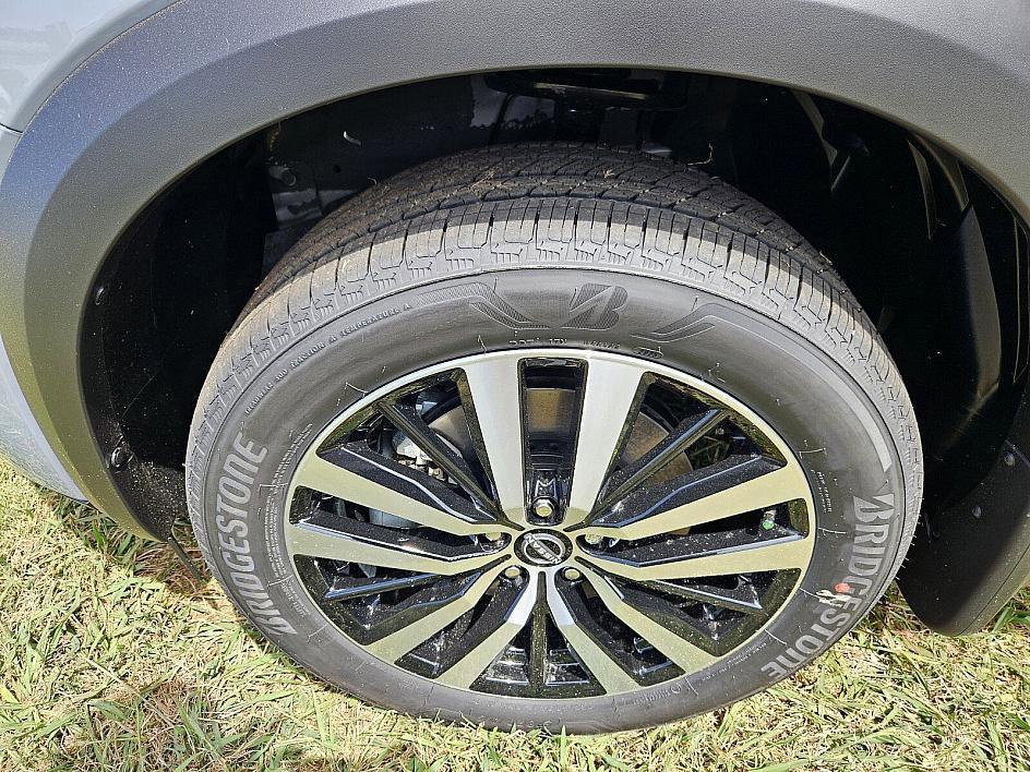 new 2025 Nissan Pathfinder car, priced at $41,656