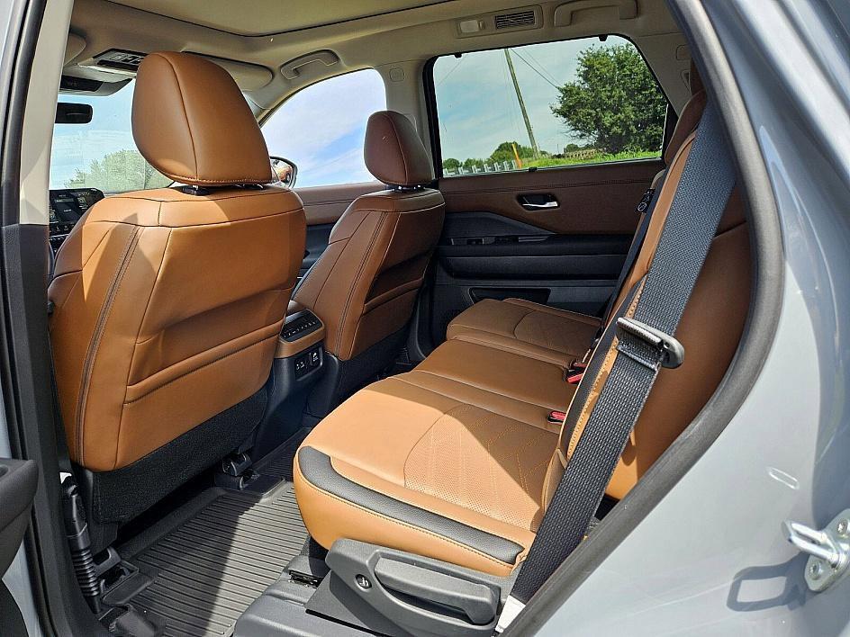 new 2025 Nissan Pathfinder car, priced at $41,656
