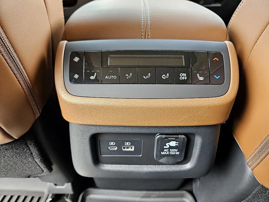 new 2025 Nissan Pathfinder car, priced at $41,656