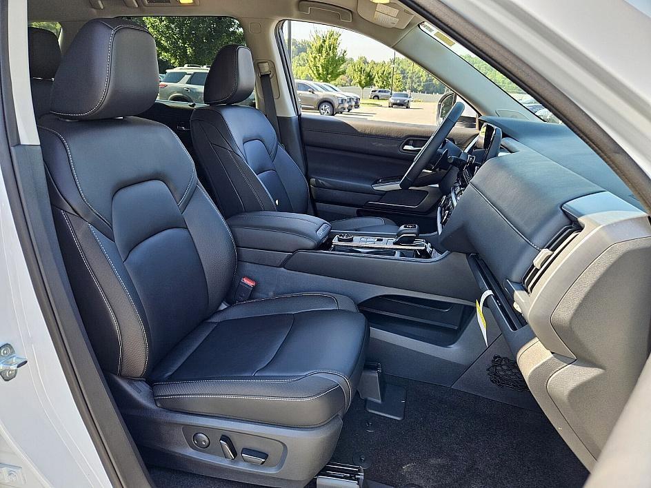 new 2025 Nissan Pathfinder car, priced at $46,324