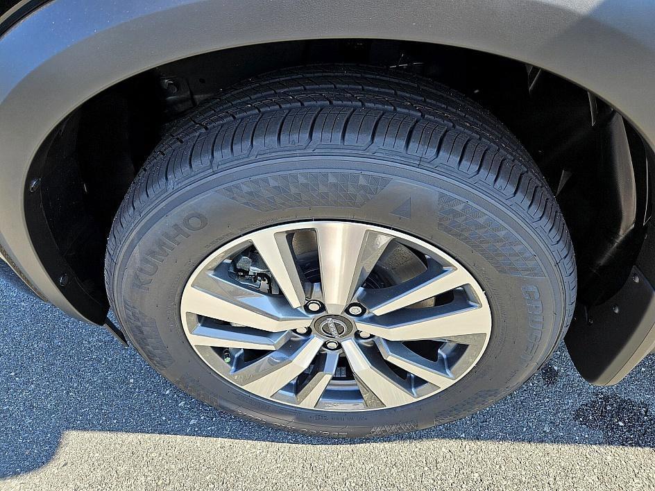 new 2025 Nissan Pathfinder car, priced at $41,227
