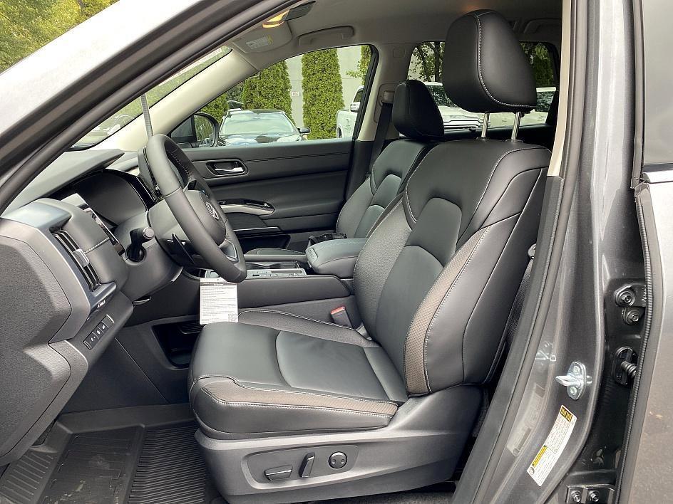 new 2025 Nissan Pathfinder car, priced at $35,667
