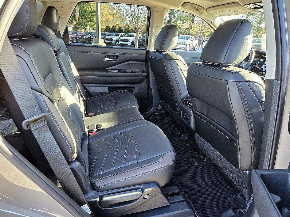new 2025 Nissan Pathfinder car, priced at $48,280