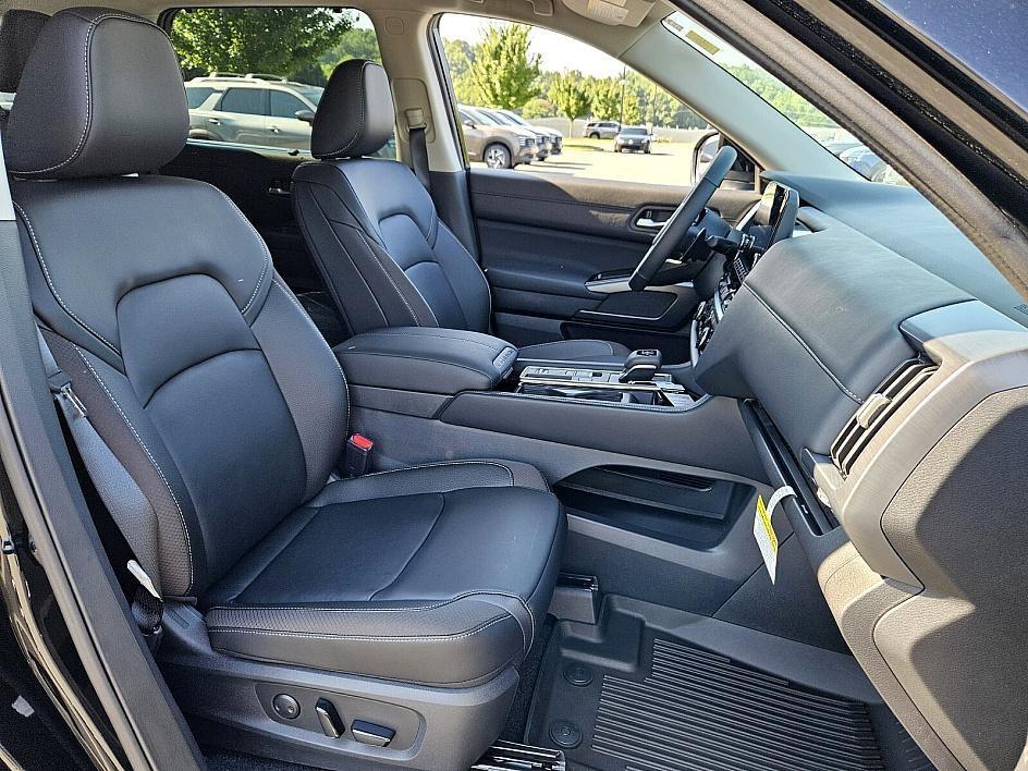 new 2025 Nissan Pathfinder car, priced at $41,227