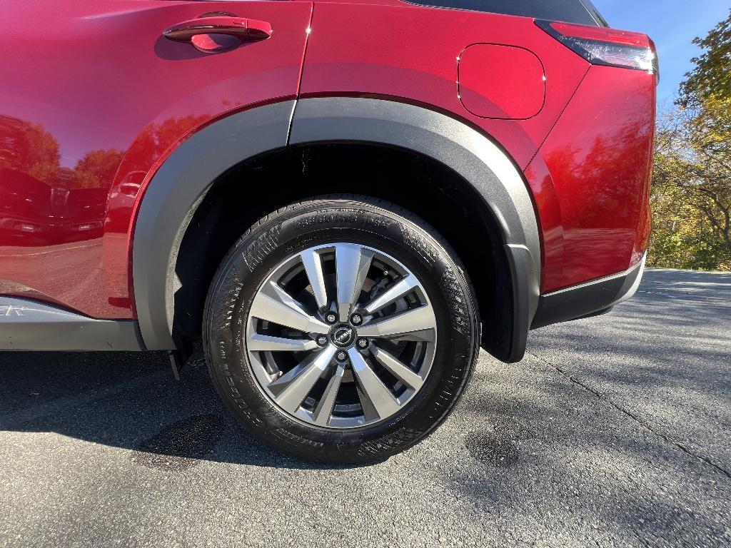 used 2025 Nissan Pathfinder car, priced at $37,098