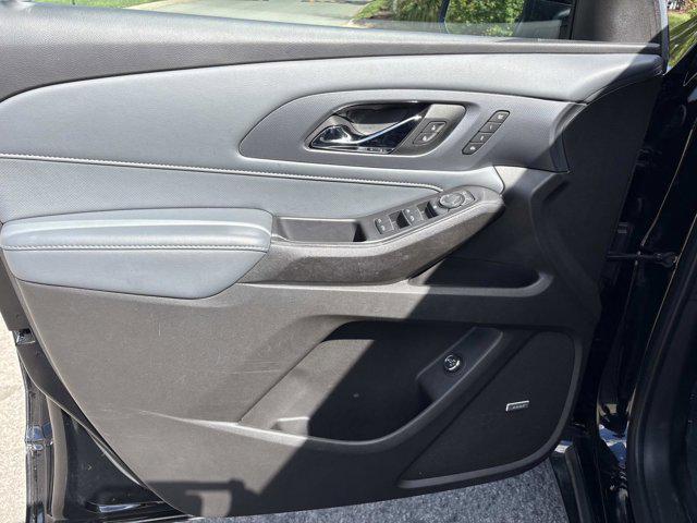 used 2021 Chevrolet Traverse car, priced at $32,720