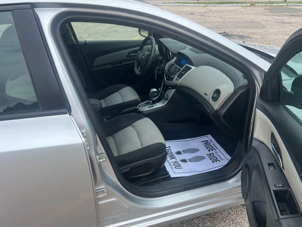 used 2016 Chevrolet Cruze Limited car, priced at $3,995