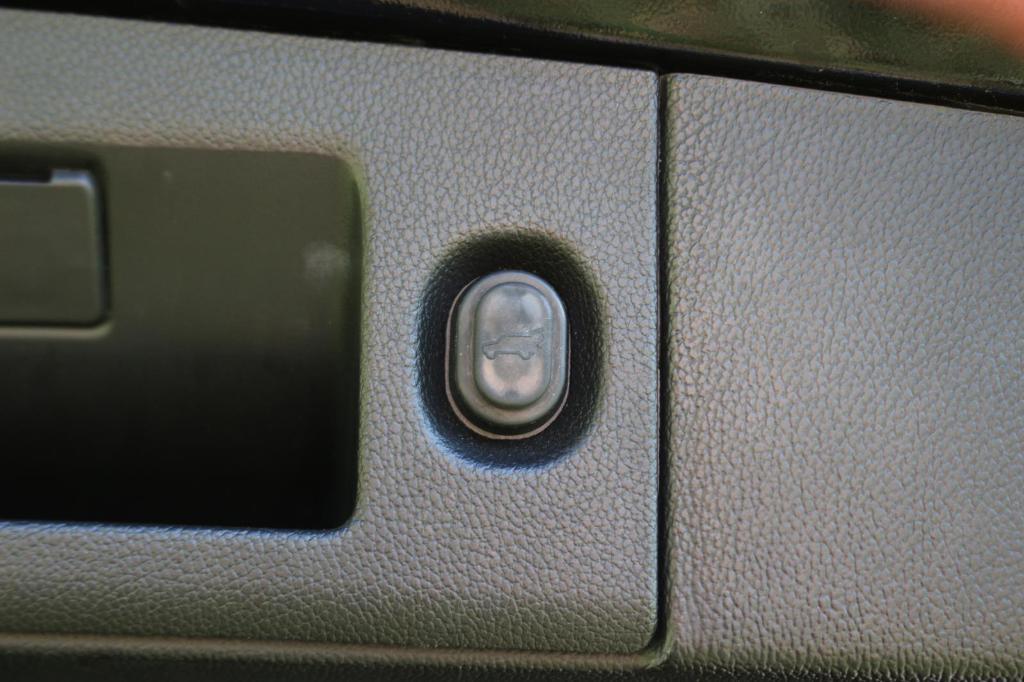 used 2018 GMC Yukon XL car, priced at $33,000