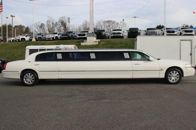 used 2003 Lincoln Town Car car, priced at $5,500