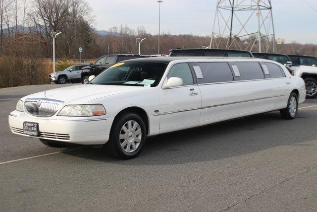 used 2003 Lincoln Town Car car, priced at $5,500
