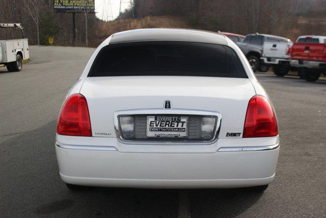 used 2003 Lincoln Town Car car, priced at $5,500