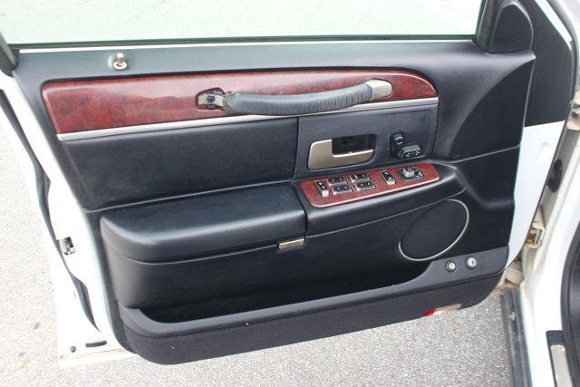 used 2003 Lincoln Town Car car, priced at $5,500
