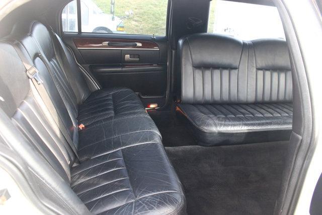 used 2003 Lincoln Town Car car, priced at $5,500