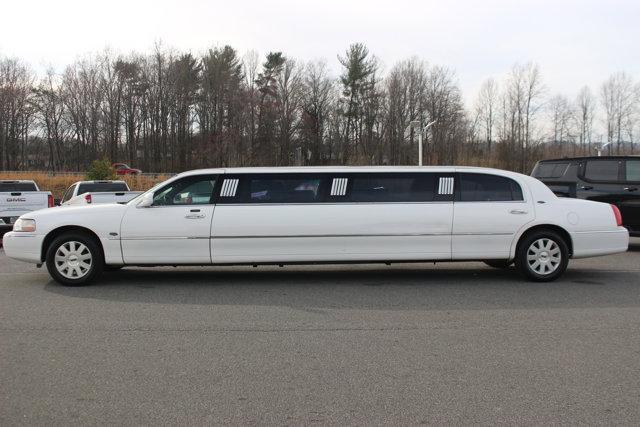 used 2003 Lincoln Town Car car, priced at $5,500