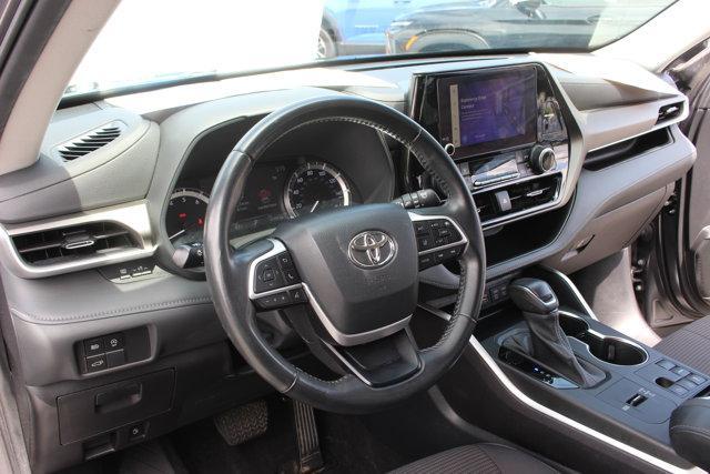 used 2023 Toyota Highlander car, priced at $31,500