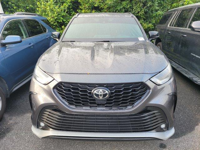 used 2021 Toyota Highlander car, priced at $33,500