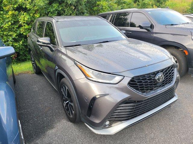 used 2021 Toyota Highlander car, priced at $33,500